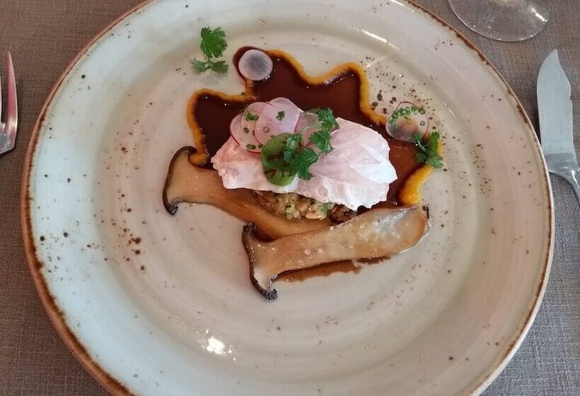 Отель Logis Hôtel Restaurant La Rochette