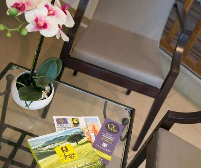 هتل Logis Auberge De La Rose