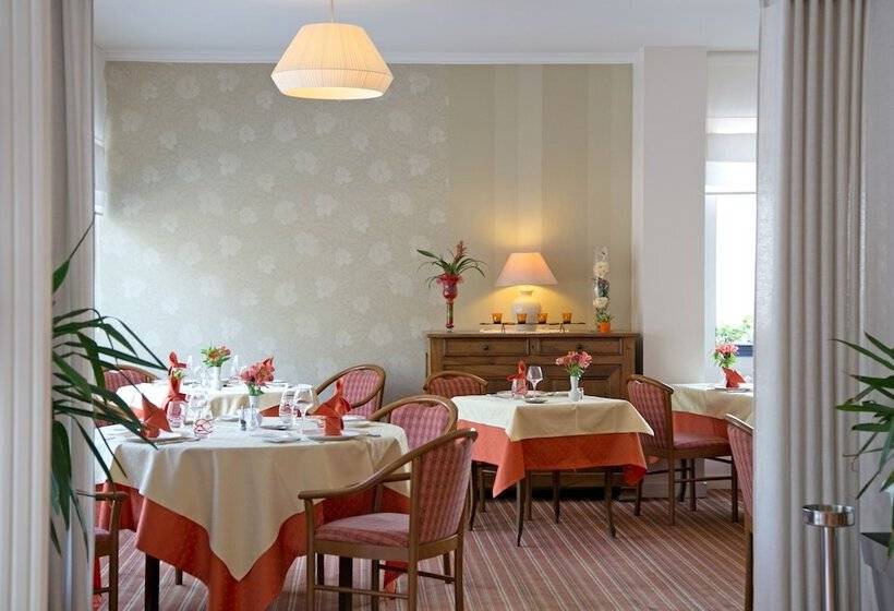 هتل Logis Auberge De La Rose