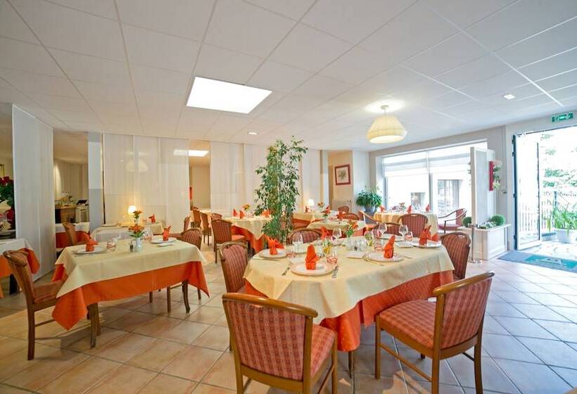 هتل Logis Auberge De La Rose
