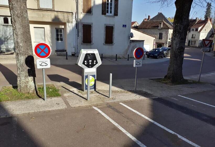 ホテル Logis Des Trois Maures