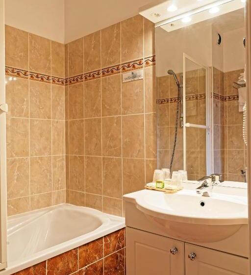 ホテル Logis Des Trois Maures