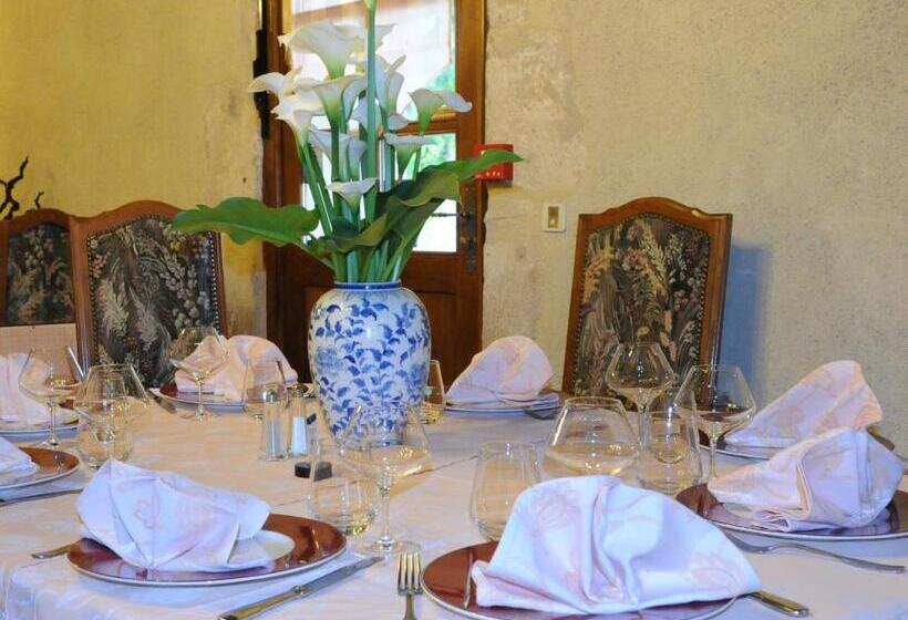 ホテル Logis Des Trois Maures