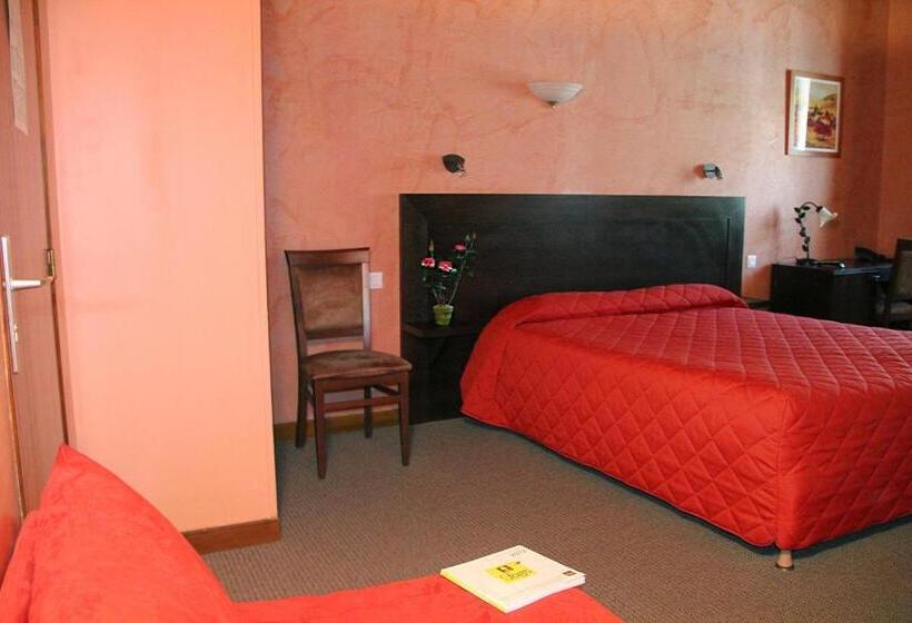 ホテル Logis Des Trois Maures