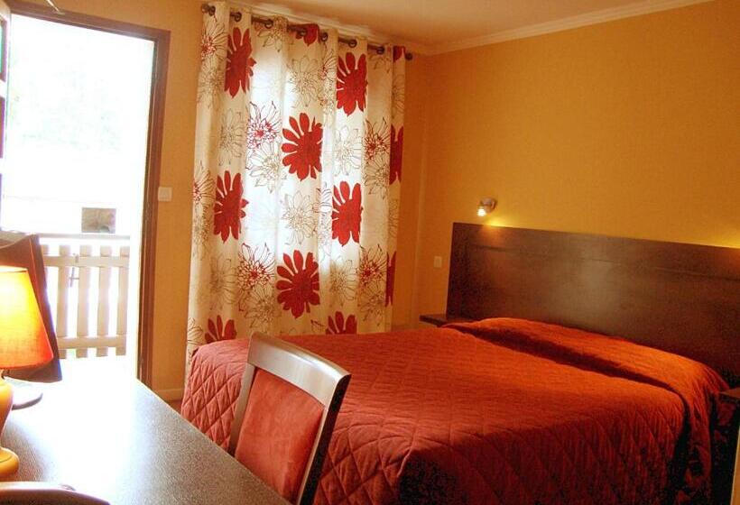 ホテル Logis Des Trois Maures