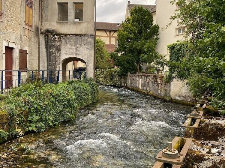 هتل Logis  La Terrasse Fleurie