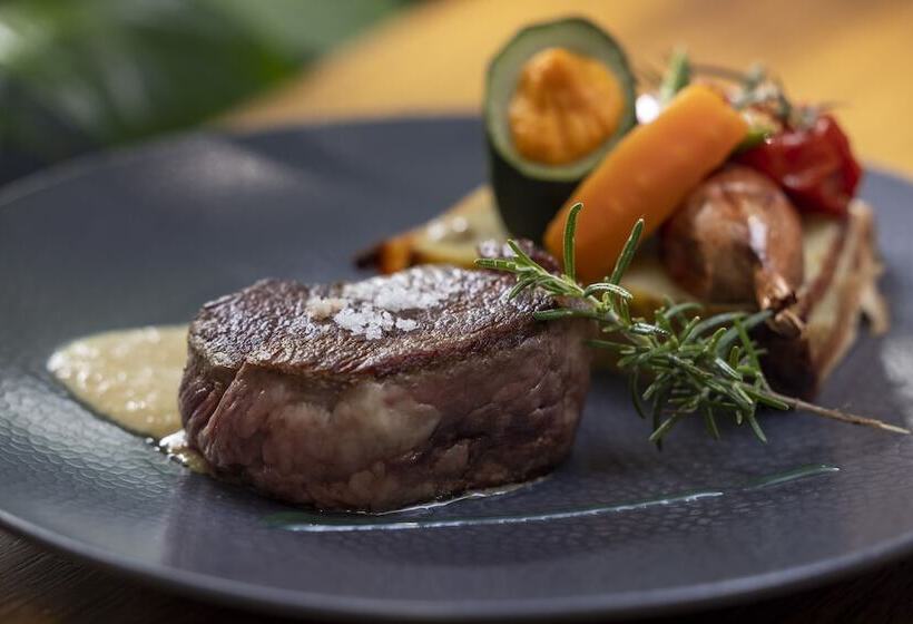 Отель Logis Hôtel Restaurant Le Fontarabie