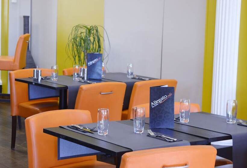 هتل Logis Hôtel Les Tuileries