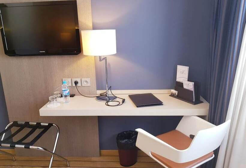 هتل Logis Hôtel Les Tuileries