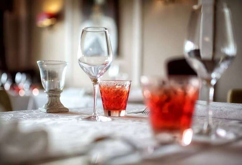 ホテル Logis Hôtel Restaurant Les Voyageurs