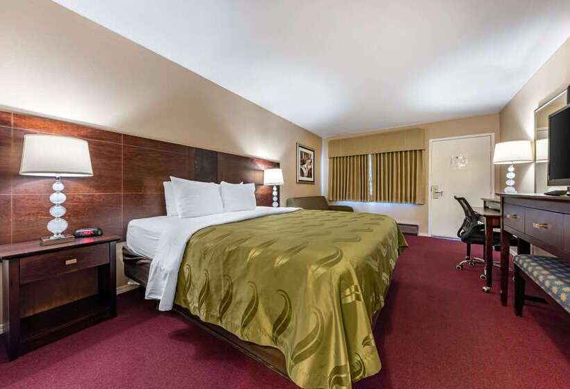 Отель Scottish Fairway Inn