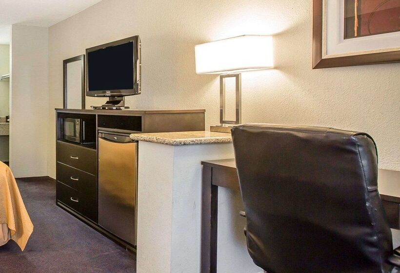 هتل Quality Inn & Suites Woodland  Sacramento Airport