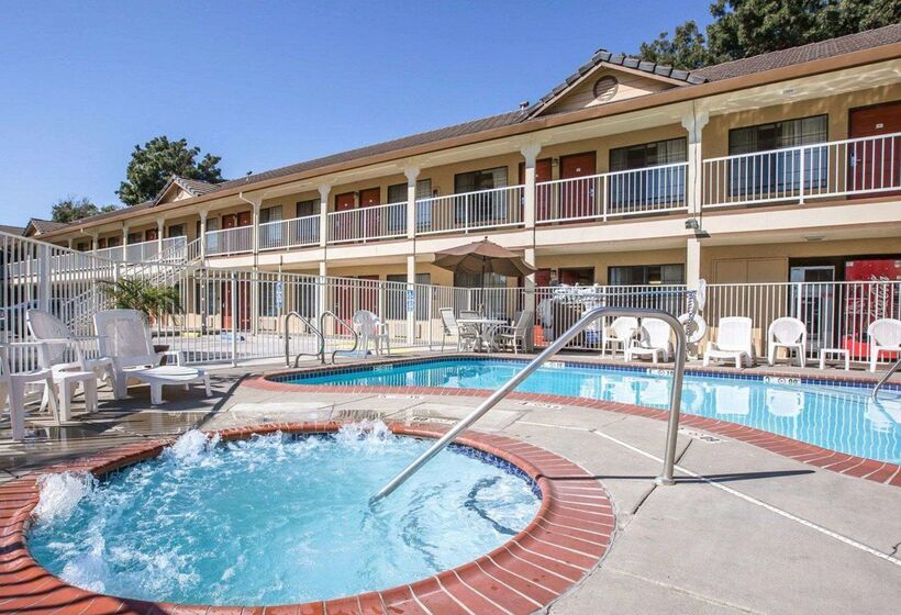 هتل Quality Inn & Suites Woodland  Sacramento Airport