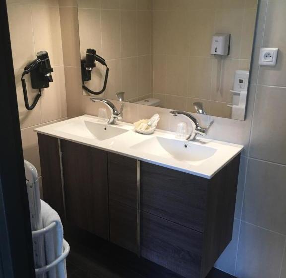 فندق Logis Le Relais De La Voie Sacrée