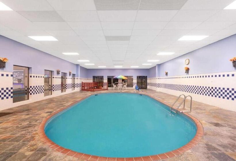 هتل Super 8 By Wyndham North Little Rock/mccain