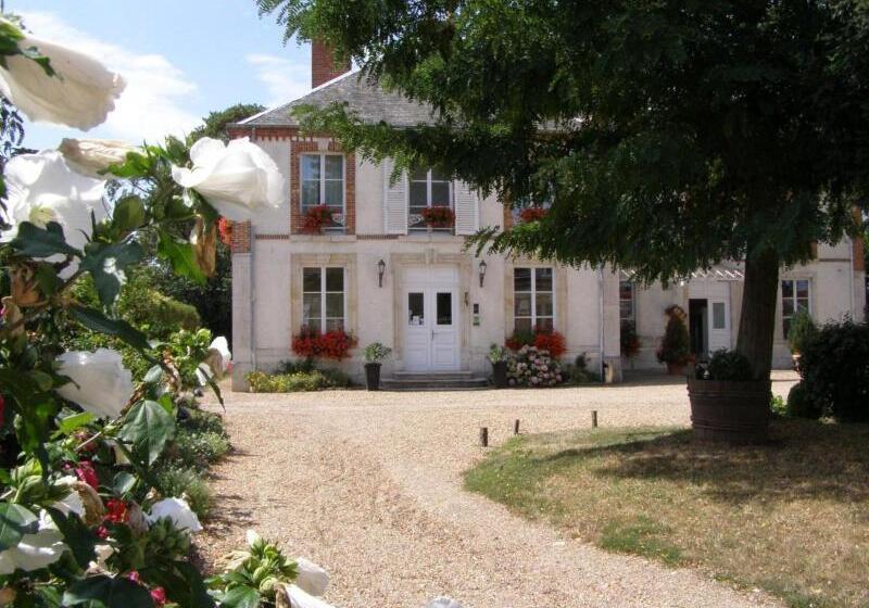 Отель La Villa Des Bordes