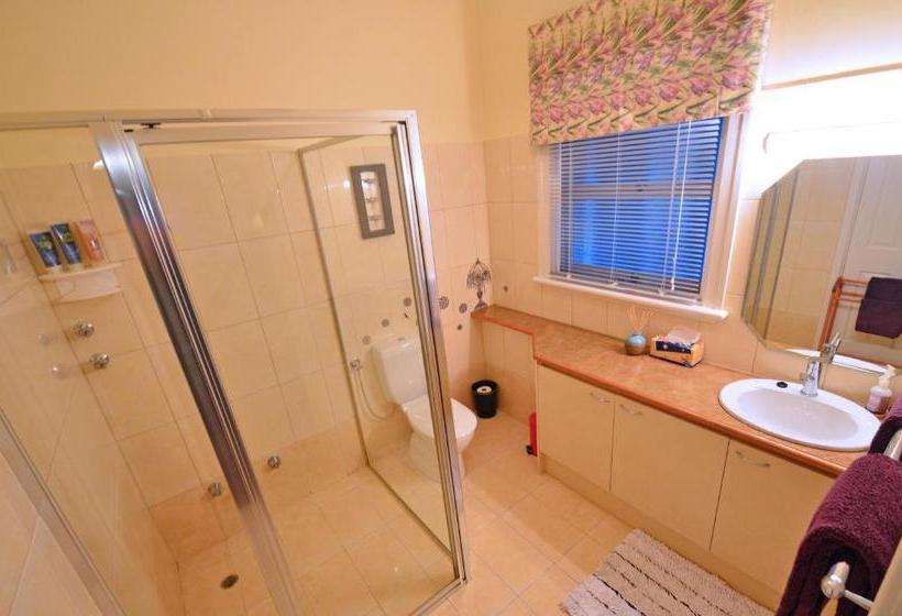 هتل Sojourn On Gale Bed & Breakfast