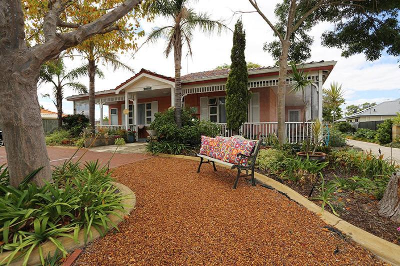 هتل Sojourn On Gale Bed & Breakfast