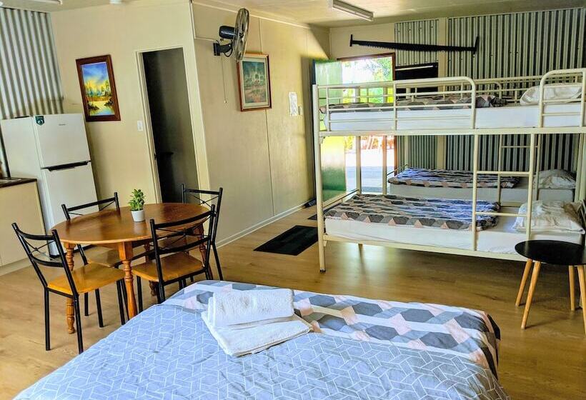 فندق Woolshed Eco Lodge