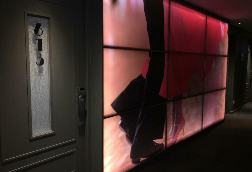 Broadway Hotel & Suites