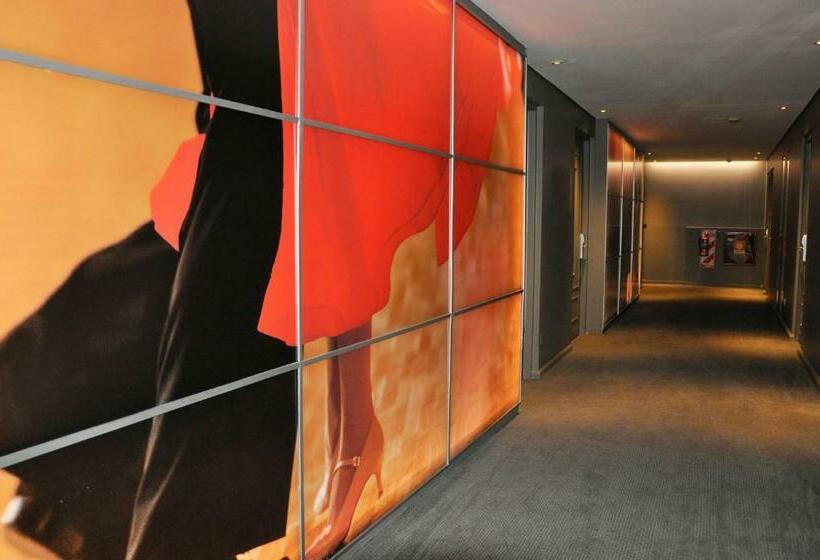 Broadway Hotel & Suites