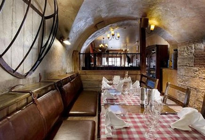 هتل Auberge De Savoie