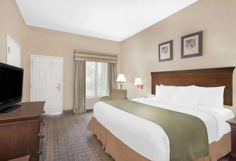 فندق Baymont By Wyndham Crestview