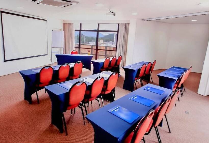 هتل Blue Tree Towers Joinville
