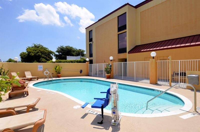 هتل Comfort Inn & Suites Lantana   West Palm Beach South