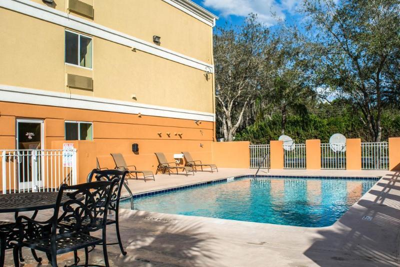 هتل Comfort Inn Fort Myers Northeast