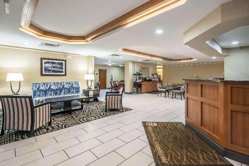 هتل Comfort Inn University