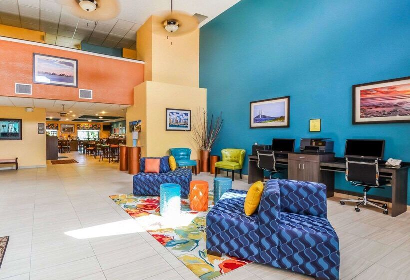 فندق Comfort Suites Tampa  Brandon