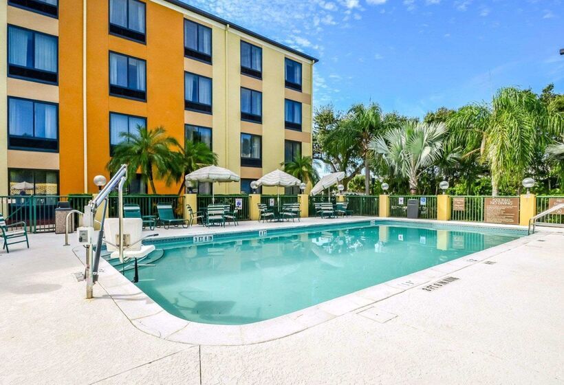 فندق Comfort Suites Tampa  Brandon