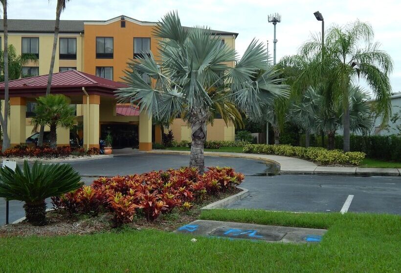 فندق Comfort Suites Tampa  Brandon