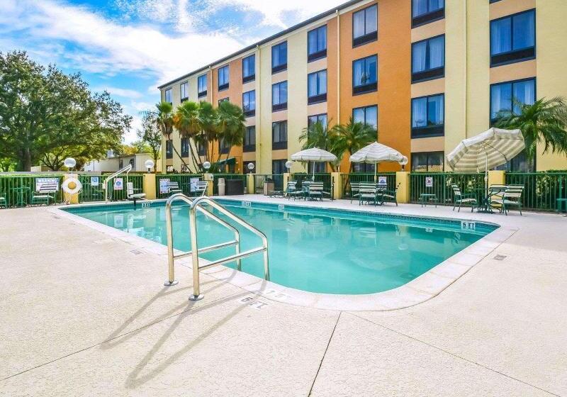فندق Comfort Suites Tampa  Brandon