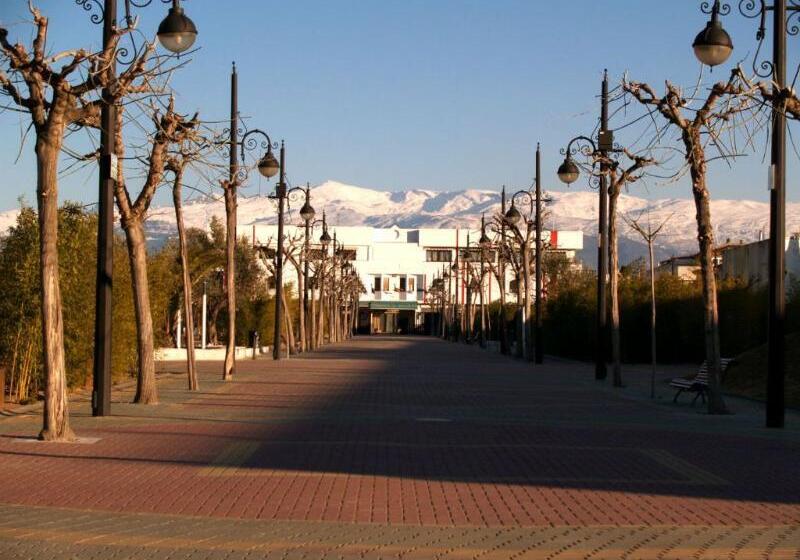 هتل Corona De Atarfe