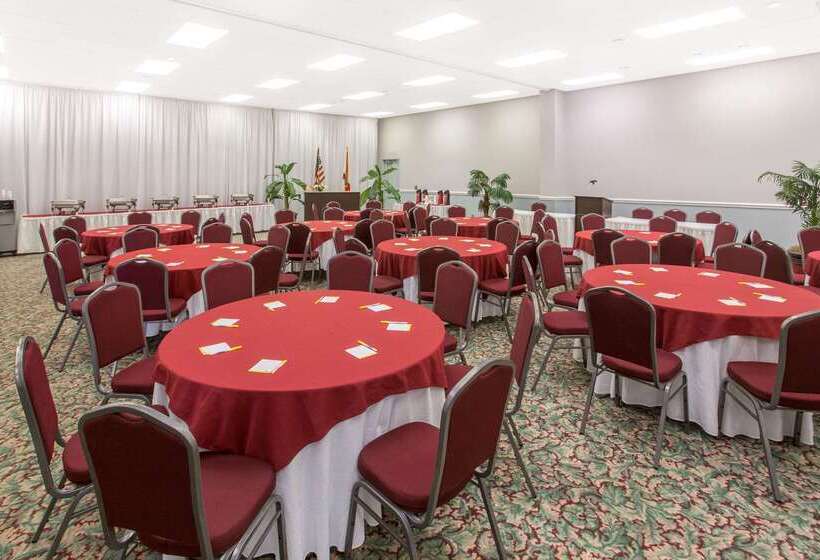 فندق Days Inn & Suites By Wyndham Navarre   Near Beaches Hurlburt