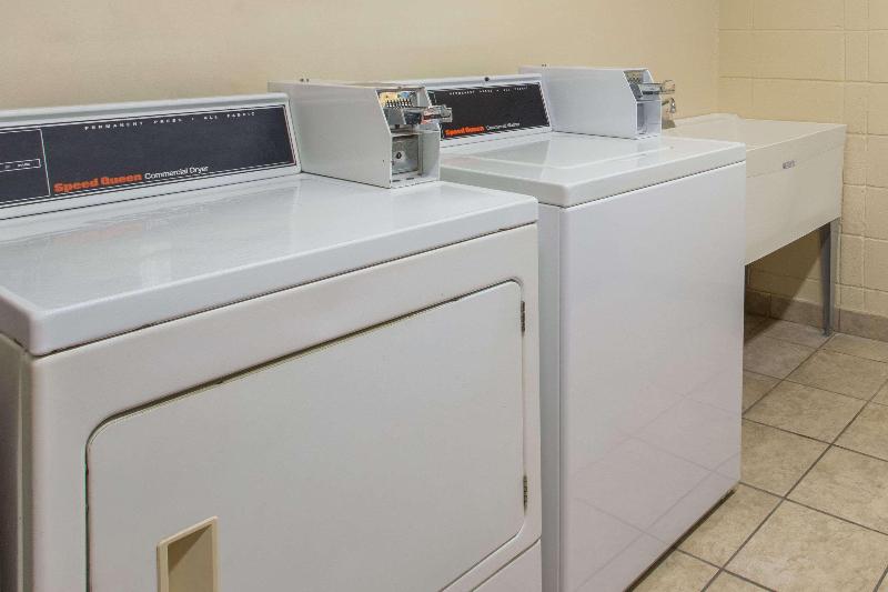 فندق Days Inn & Suites By Wyndham Navarre   Near Beaches Hurlburt