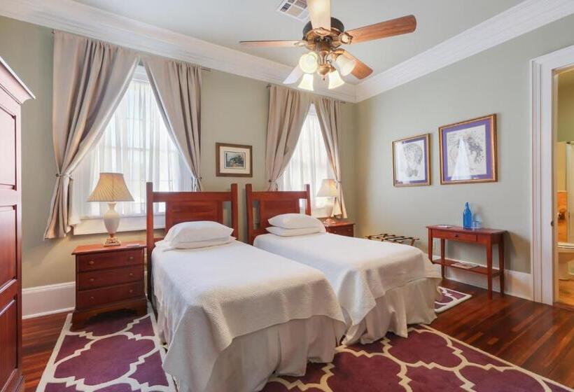 Hotel Elysian Fields Inn