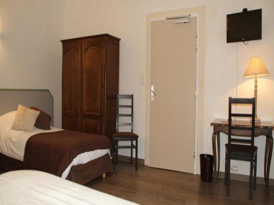 هتل Logis Hostellerie Des Monts Jura
