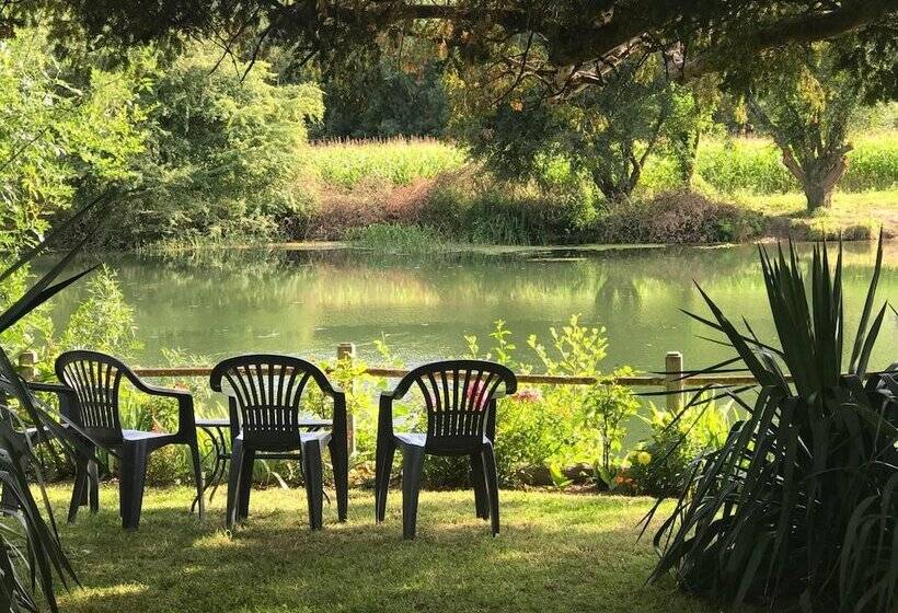 ホテル L Auberge Du Port Des Roches