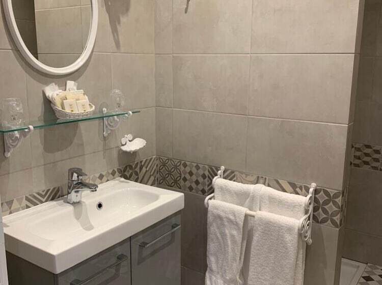 ホテル L Auberge Du Port Des Roches