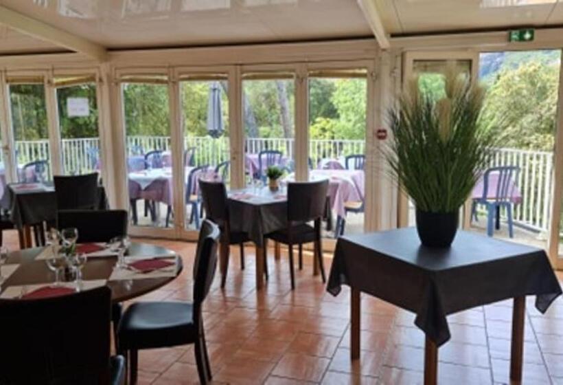 هتل Le Relais Des Lavandins