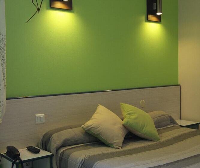 ホテル Le Saint Vincent Lyon Sud