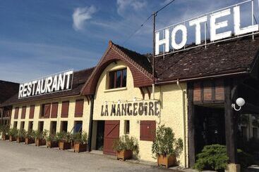 هتل Logis Hôtel Relais Paris Bale   Restaurant La Mangeoire