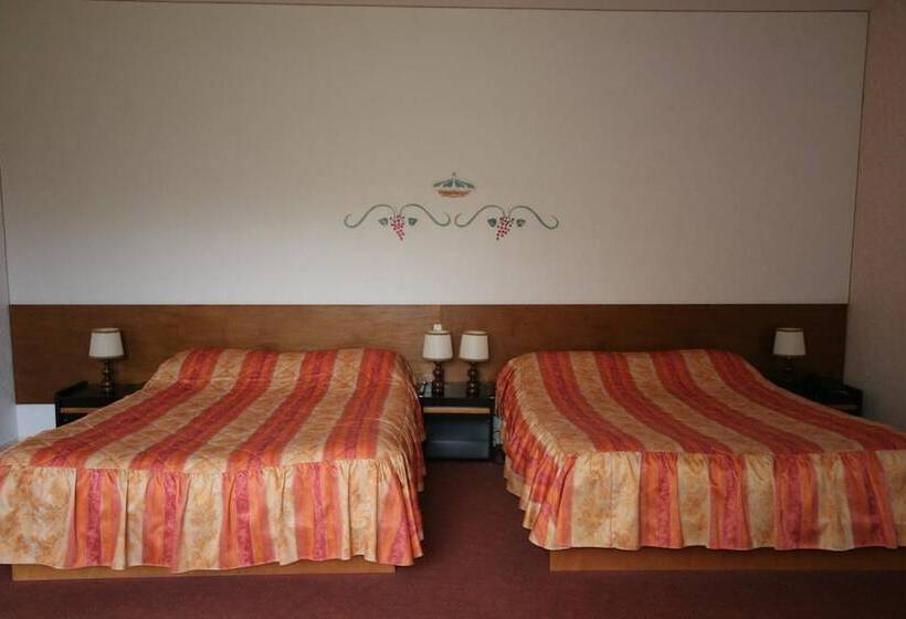 호텔 Logis Hôtel Relais Paris Bale   Restaurant La Mangeoire