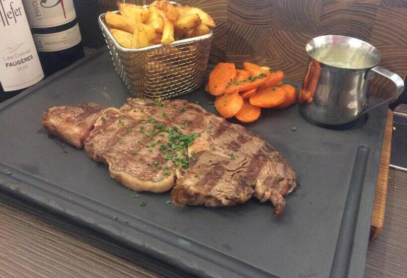 ホテル Logis Hôtel Restaurant De La Paix
