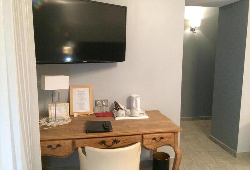 ホテル Logis Hôtel Restaurant De La Paix