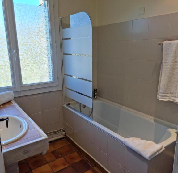 酒店 Logis Hôtels Le Saint Marc