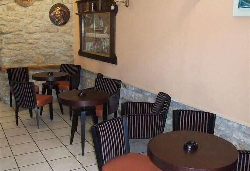 Отель Logis Le Prieuré